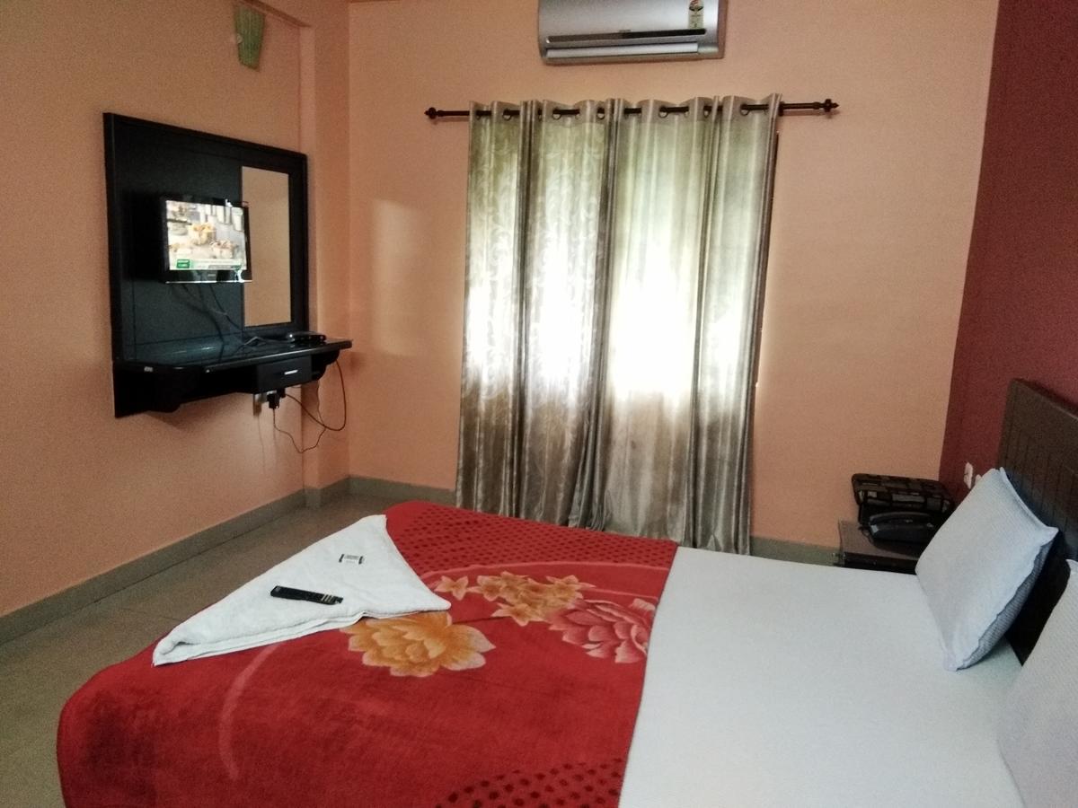 A.R.Residency Hotel Kunnamangalam Kültér fotó