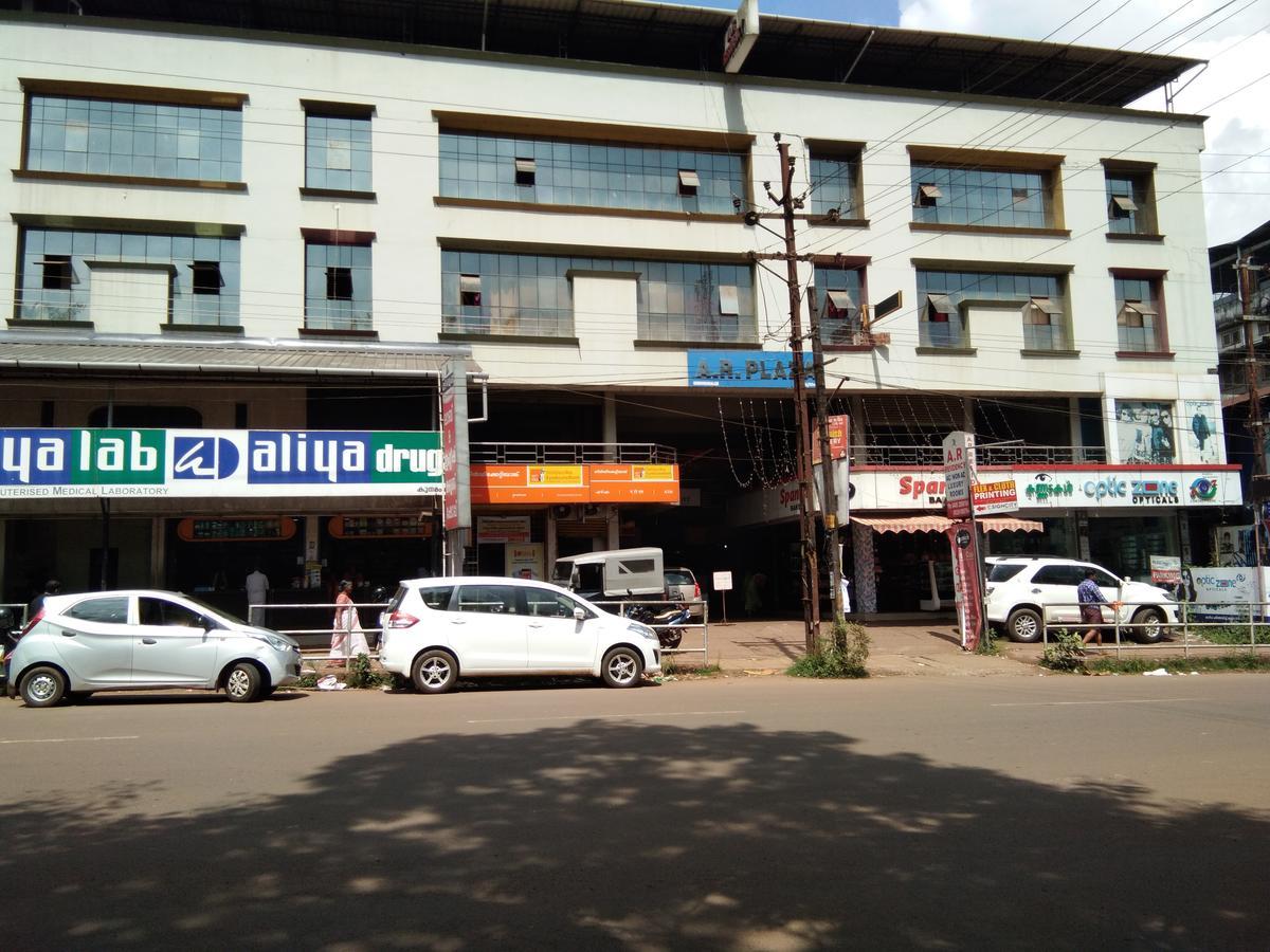 A.R.Residency Hotel Kunnamangalam Kültér fotó