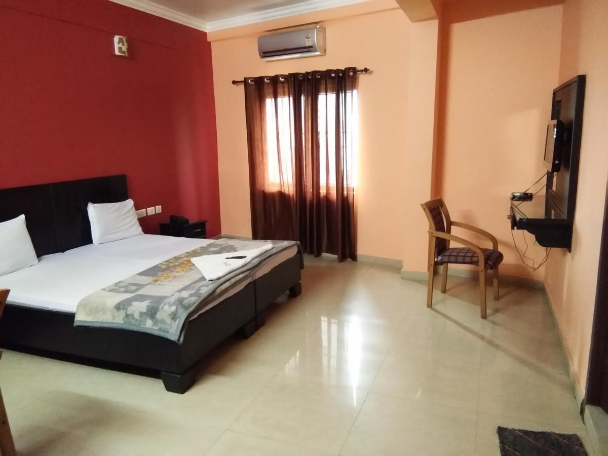 A.R.Residency Hotel Kunnamangalam Kültér fotó