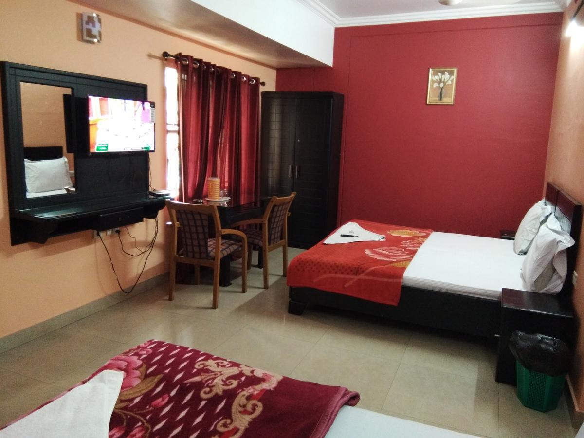 A.R.Residency Hotel Kunnamangalam Kültér fotó