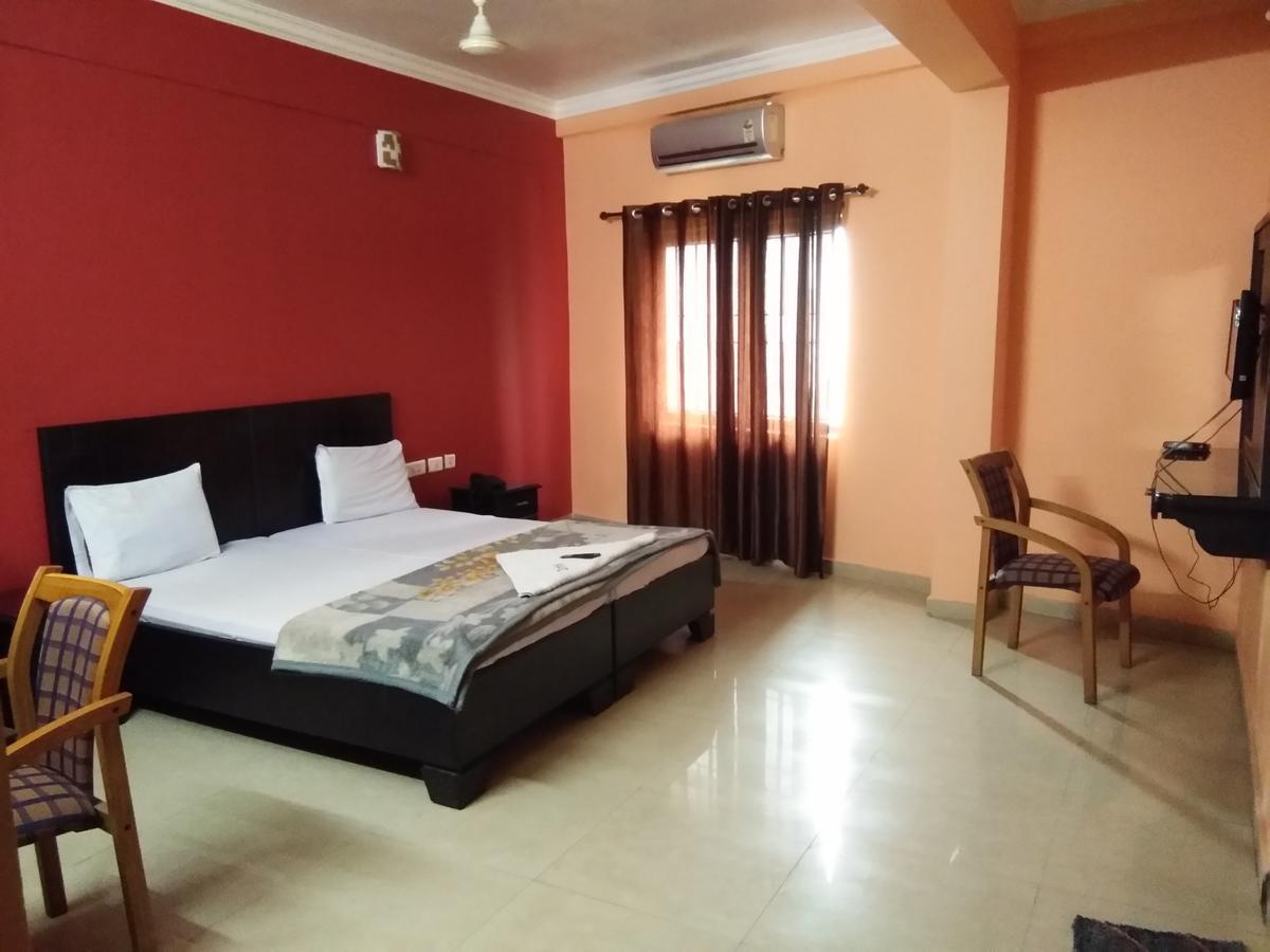 A.R.Residency Hotel Kunnamangalam Kültér fotó