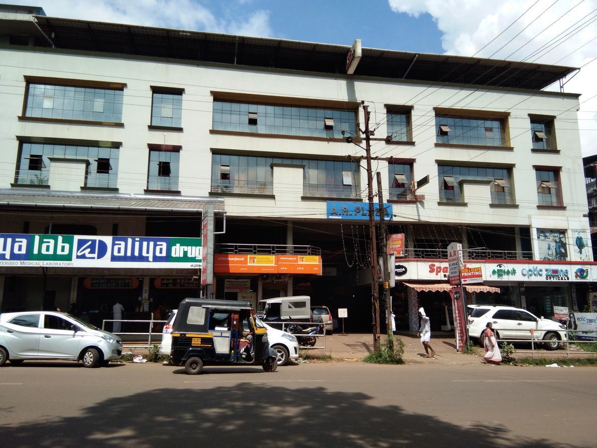 A.R.Residency Hotel Kunnamangalam Kültér fotó